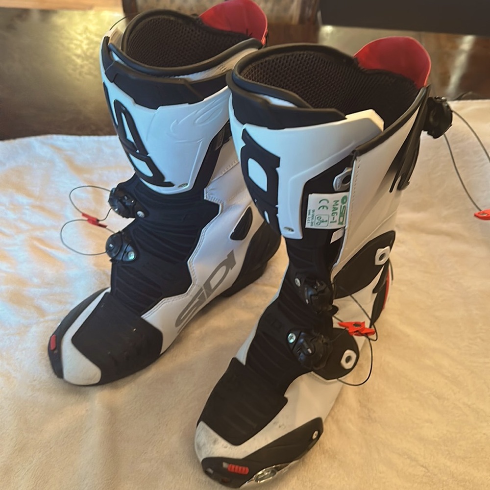 SIDI MAG-1 motorcycle boots. Gently used. Size 8 US.